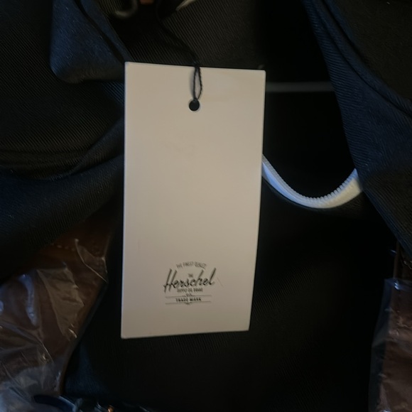 $120 Brand new Herschel supply co Ravine duffel black - Picture 5 of 5